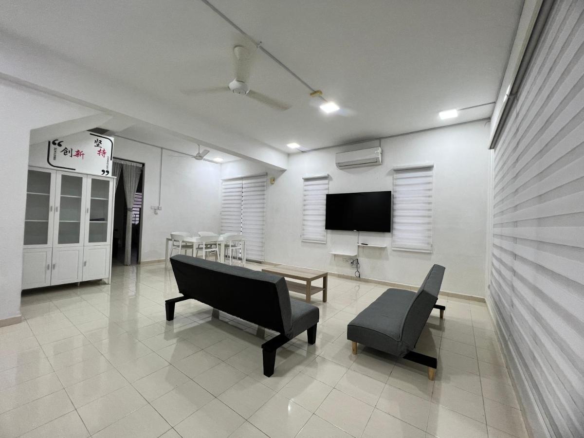 Icon Bm Vacation Home With Water Fountain And Barbeque Area By Zamanja Bukit Mertajam Exterior photo