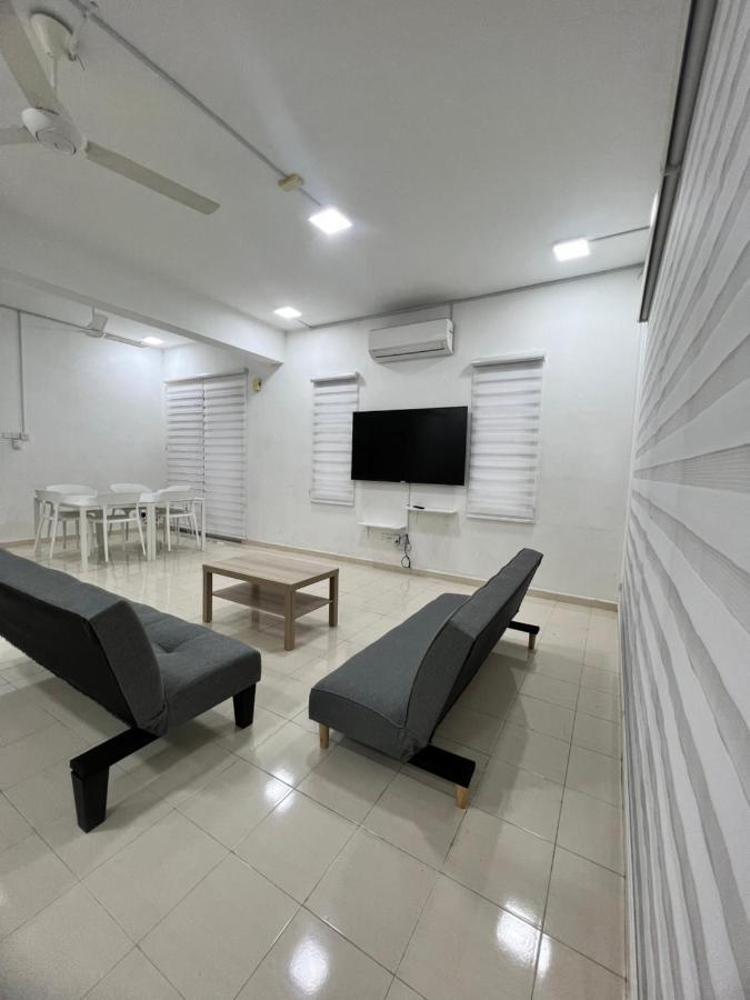 Icon Bm Vacation Home With Water Fountain And Barbeque Area By Zamanja Bukit Mertajam Exterior photo