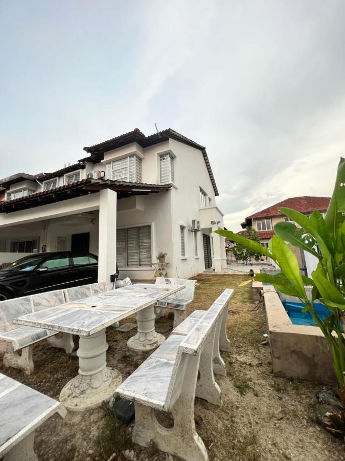 Icon Bm Vacation Home With Water Fountain And Barbeque Area By Zamanja Bukit Mertajam Exterior photo