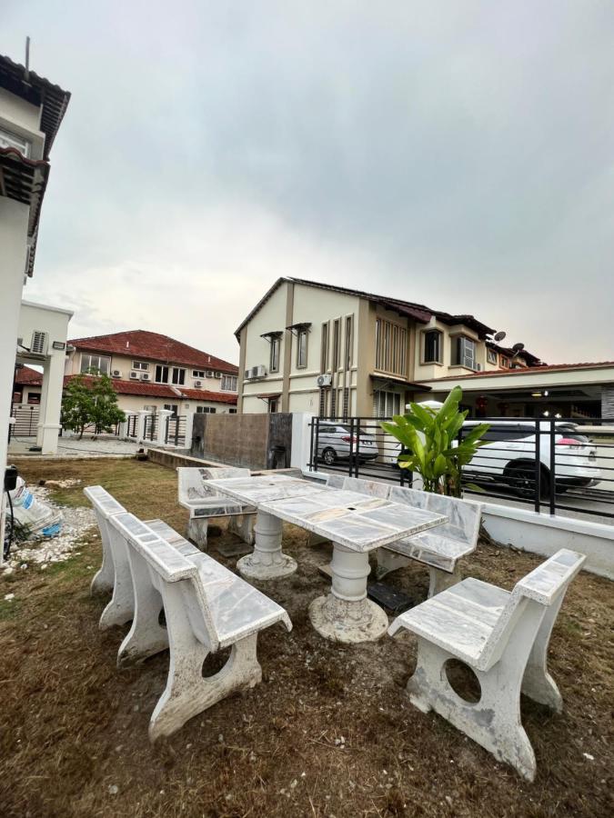 Icon Bm Vacation Home With Water Fountain And Barbeque Area By Zamanja Bukit Mertajam Exterior photo